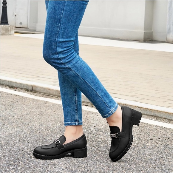 Black Leather Loafers with Chain Detail - Picture 5 of 6